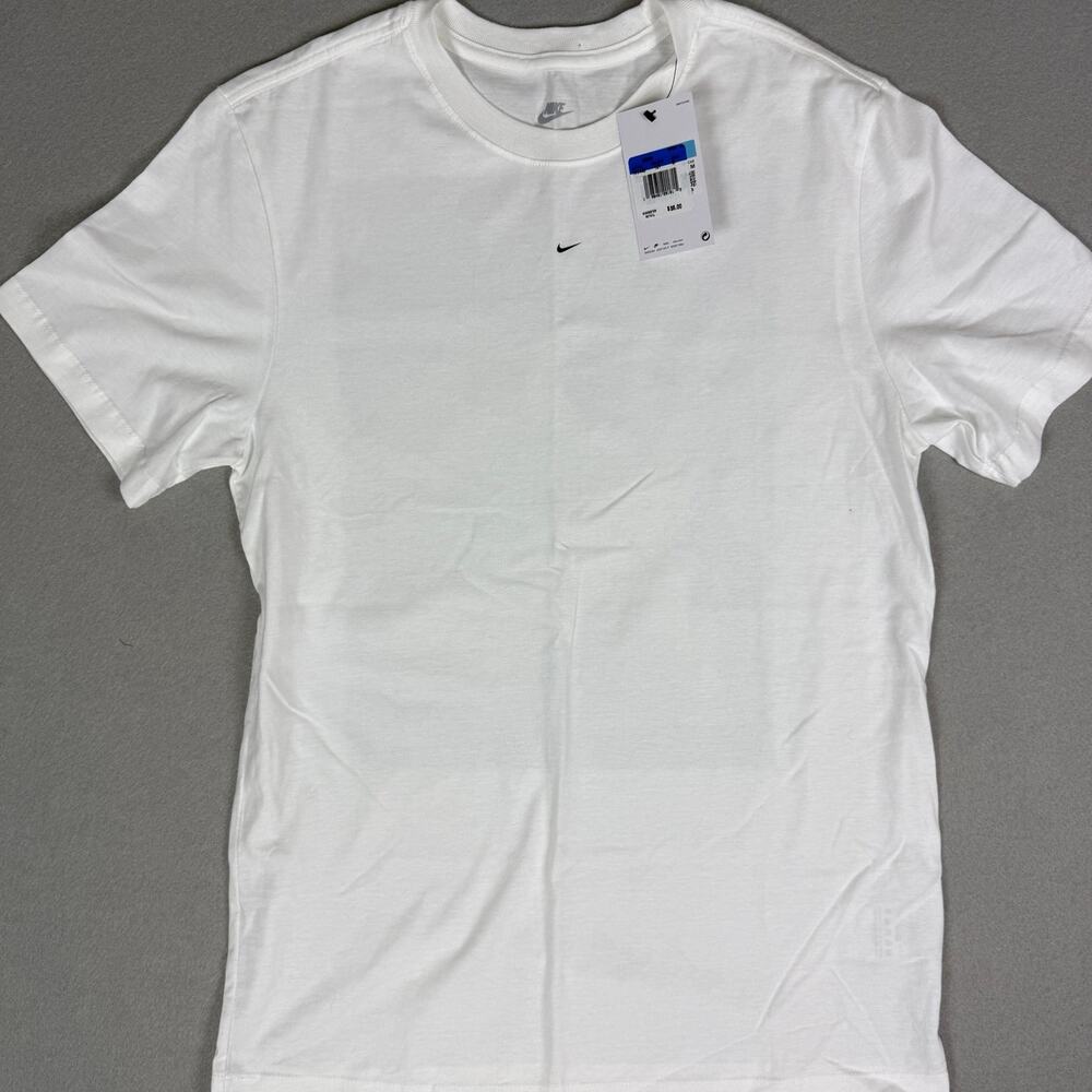 Nike Center Swoosh t-shirt men’s medium